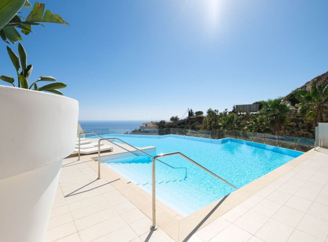 Exclusivo ático dúplex de lujo con vistas panorámicas al mar