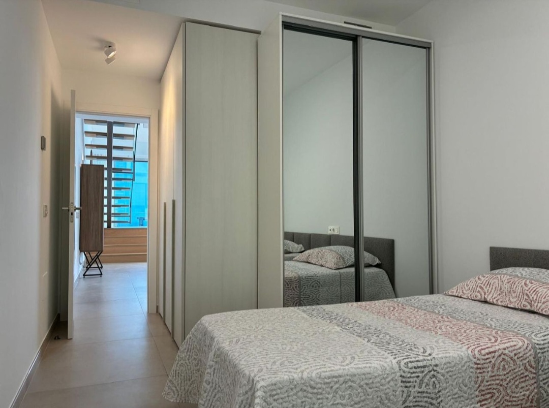 Exclusivo ático dúplex de lujo con vistas panorámicas al mar
