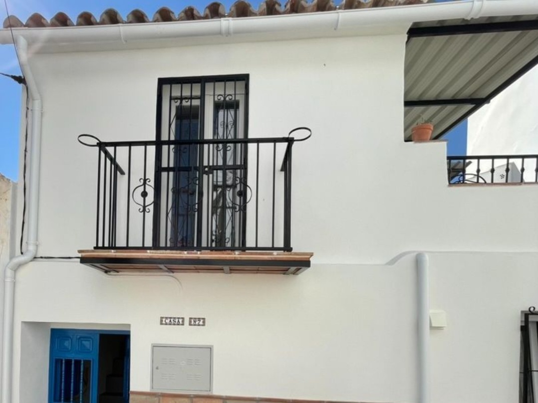 CASA DE PUEBLO TOTALMENTE REFORMADA Y LISTA PARA ENTRAR A VIVIR EN BENAMARGOSA