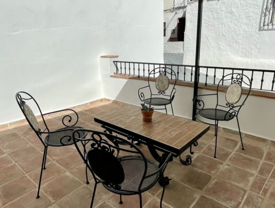 CASA DE PUEBLO TOTALMENTE REFORMADA Y LISTA PARA ENTRAR A VIVIR EN BENAMARGOSA