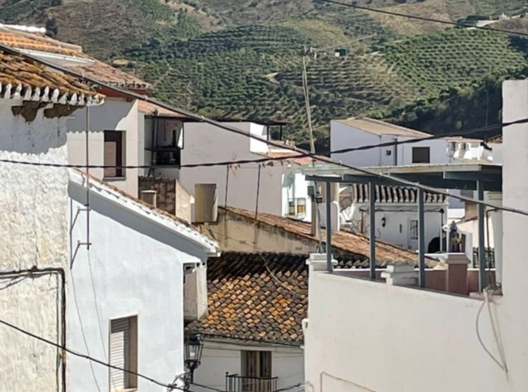 CASA DE PUEBLO TOTALMENTE REFORMADA Y LISTA PARA ENTRAR A VIVIR EN BENAMARGOSA