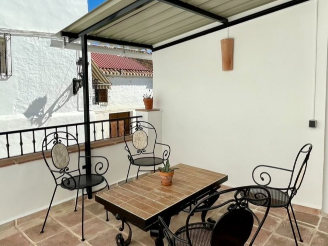 CASA DE PUEBLO TOTALMENTE REFORMADA Y LISTA PARA ENTRAR A VIVIR EN BENAMARGOSA