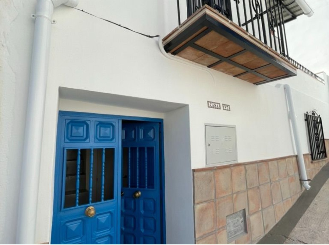 CASA DE PUEBLO TOTALMENTE REFORMADA Y LISTA PARA ENTRAR A VIVIR EN BENAMARGOSA