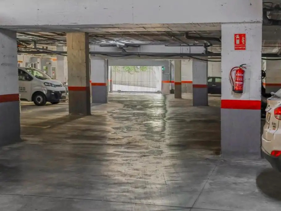 Apartamento de alquiler temporal con amplia terraza y vistas al golf en Guadalmina Alta