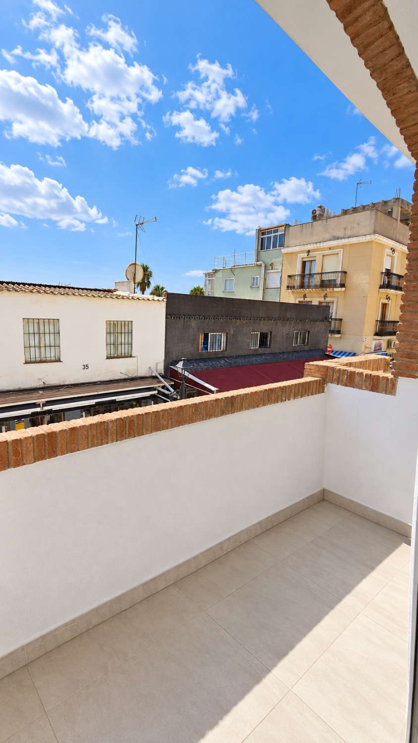 Estudio con terraza en segunda línea de playa en La Carihuela