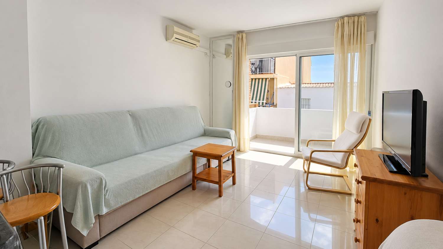 Estudio con terraza en segunda línea de playa en La Carihuela