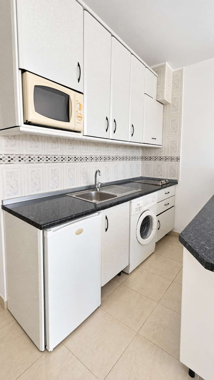 Estudio con terraza en segunda línea de playa en La Carihuela