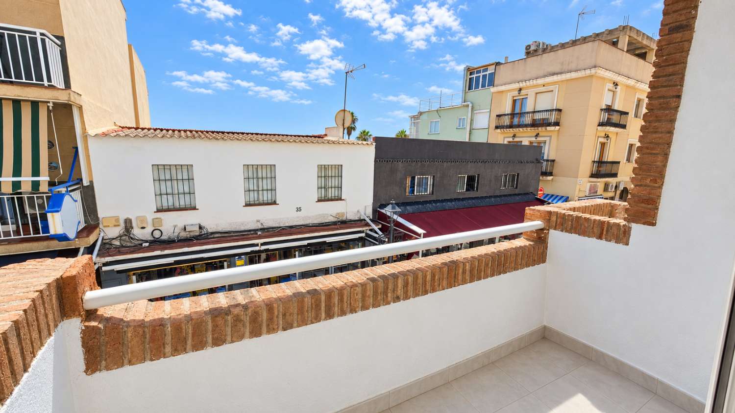 Estudio con terraza en segunda línea de playa en La Carihuela