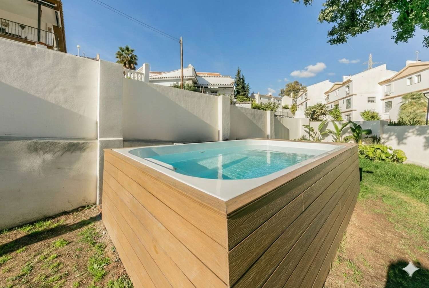 CHALET INDEPENDIENTE COMPLETAMENTE REFORMADO A 7 MINUTOS DE LA PLAYA | TORREBLANCA – FUENGIROLA