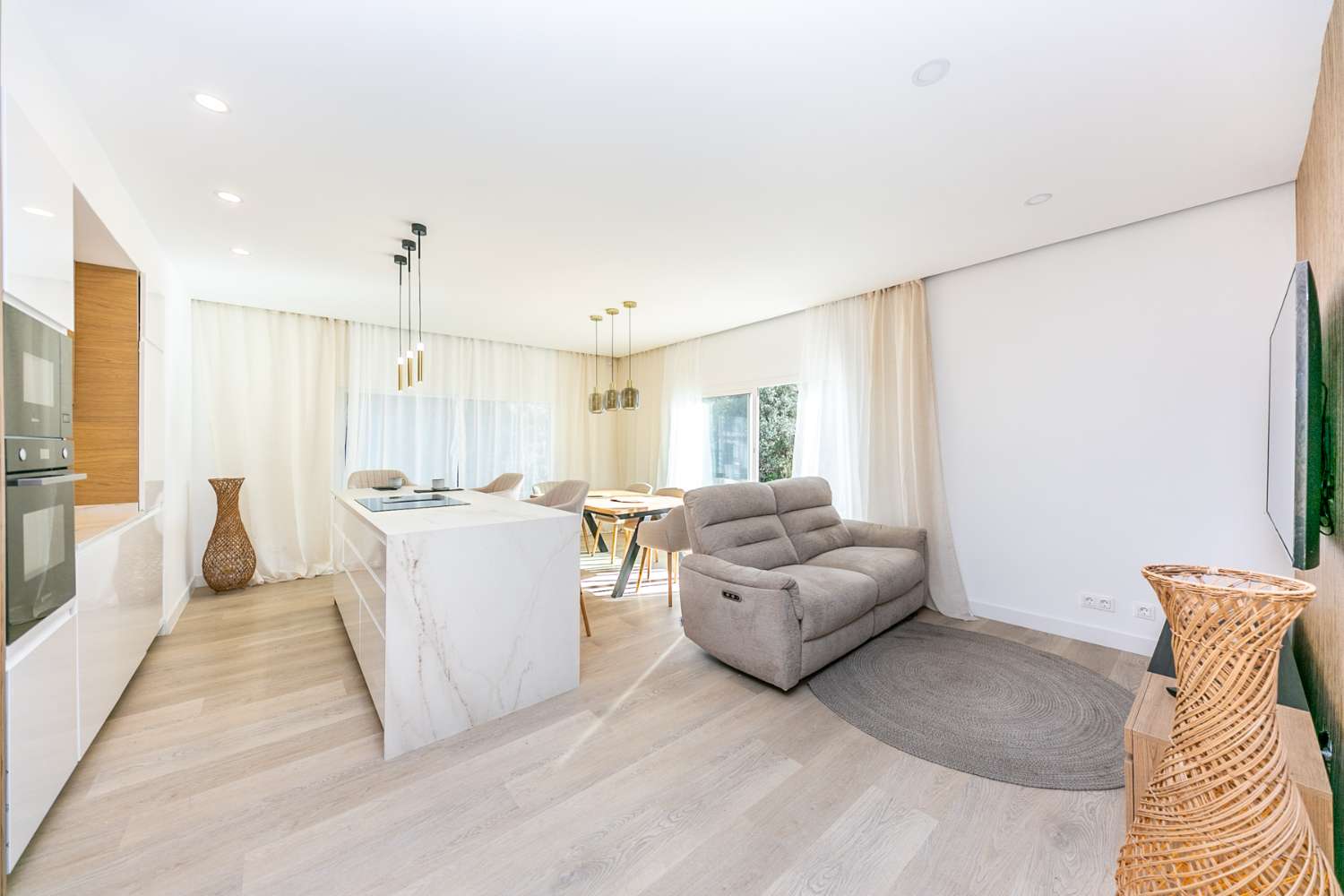 CHALET INDEPENDIENTE COMPLETAMENTE REFORMADO A 7 MINUTOS DE LA PLAYA | TORREBLANCA – FUENGIROLA