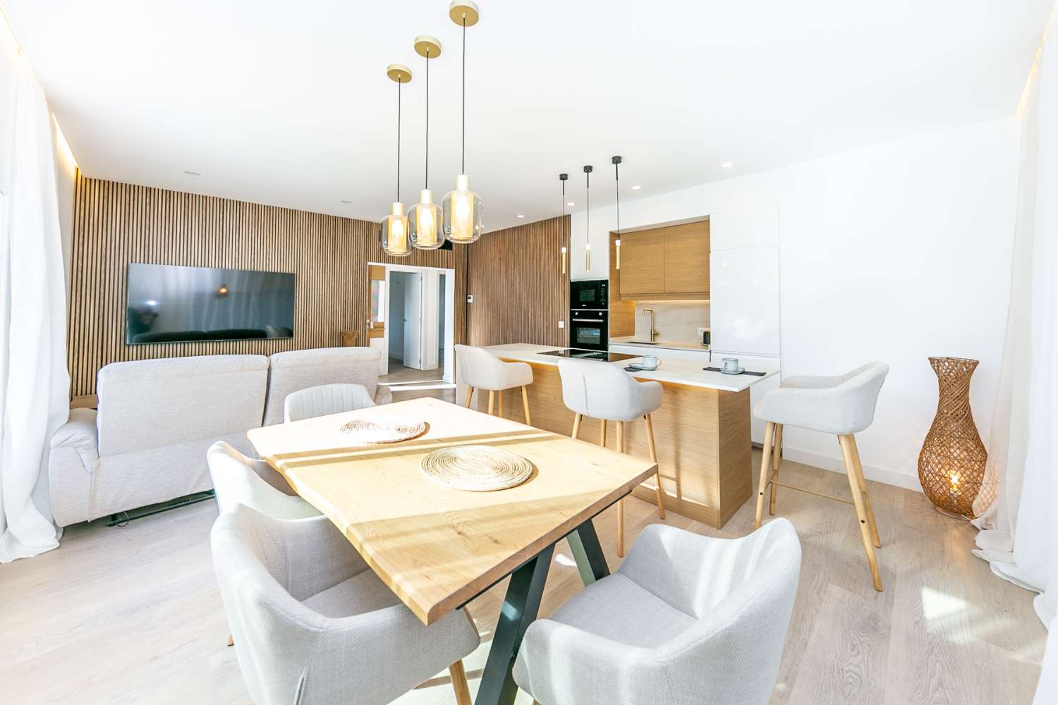 CHALET INDEPENDIENTE COMPLETAMENTE REFORMADO A 7 MINUTOS DE LA PLAYA | TORREBLANCA – FUENGIROLA