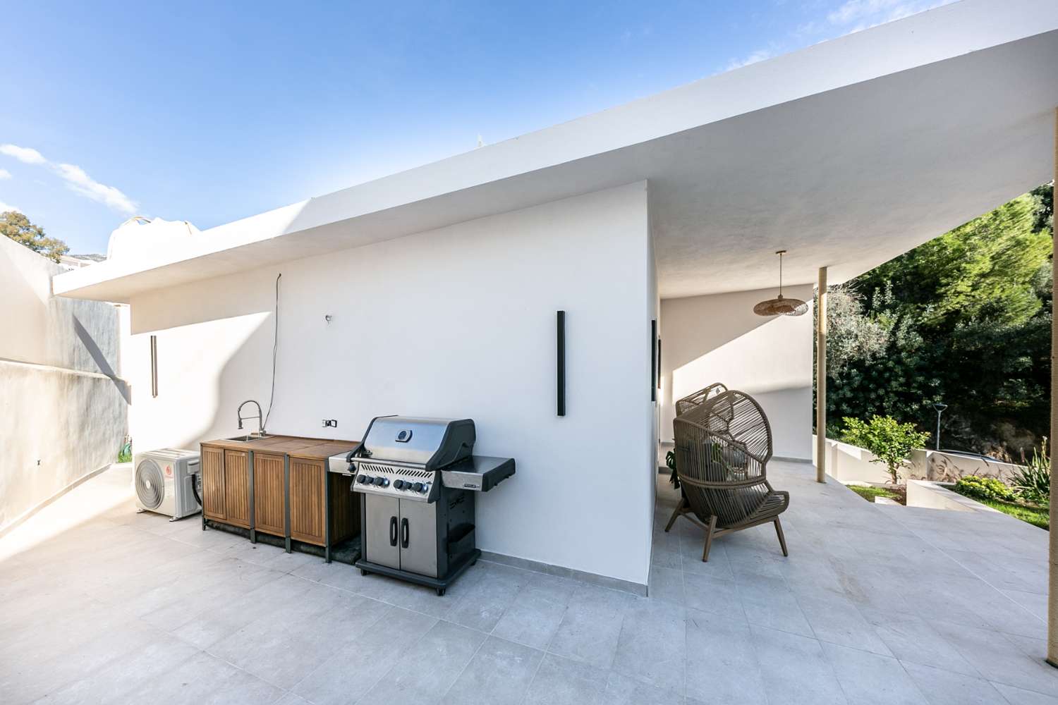CHALET INDEPENDIENTE COMPLETAMENTE REFORMADO A 7 MINUTOS DE LA PLAYA | TORREBLANCA – FUENGIROLA