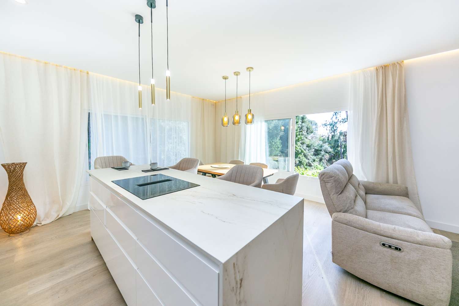 CHALET INDEPENDIENTE COMPLETAMENTE REFORMADO A 7 MINUTOS DE LA PLAYA | TORREBLANCA – FUENGIROLA