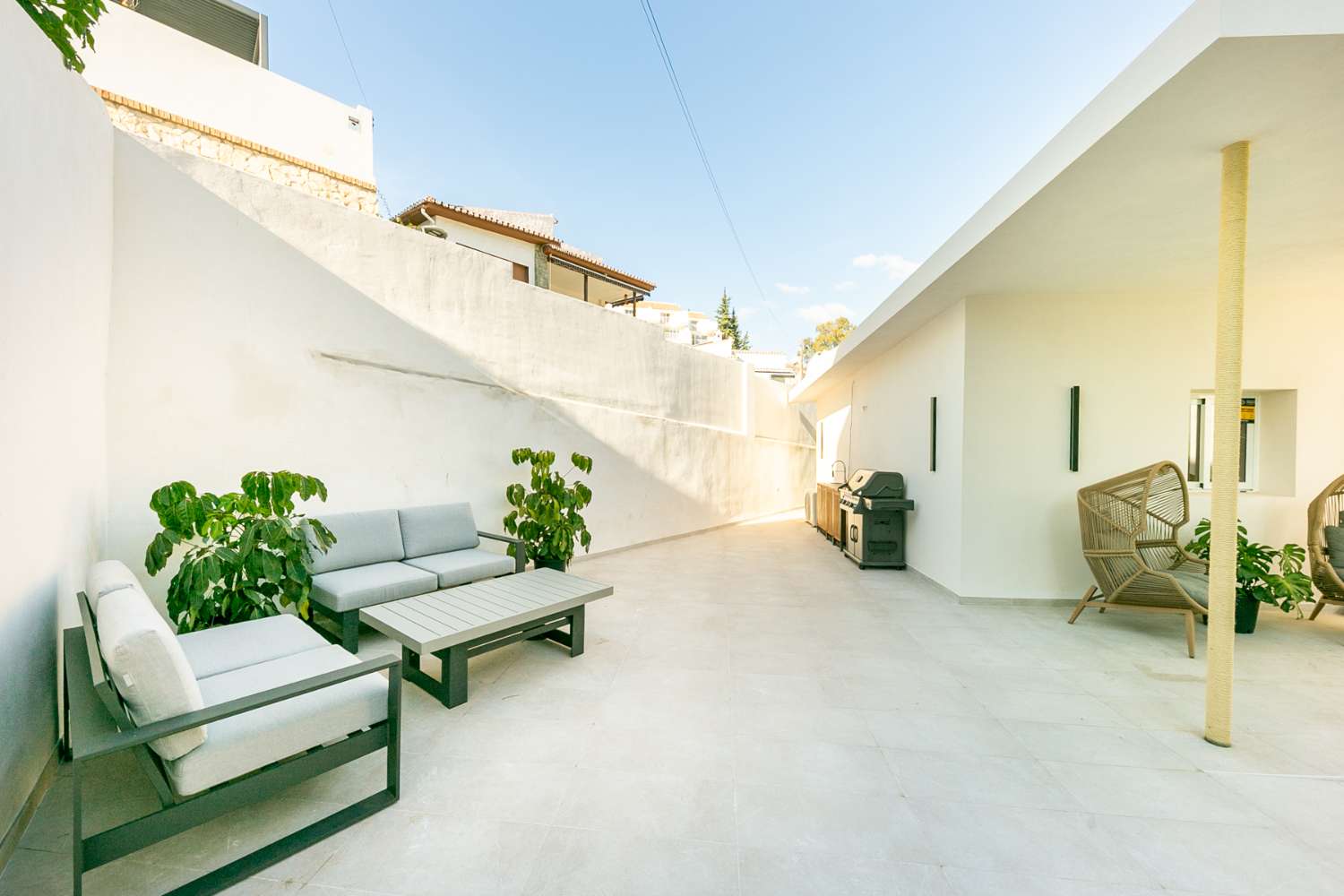CHALET INDEPENDIENTE COMPLETAMENTE REFORMADO A 7 MINUTOS DE LA PLAYA | TORREBLANCA – FUENGIROLA