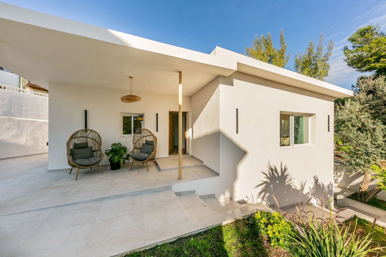 CHALET INDEPENDIENTE COMPLETAMENTE REFORMADO A 7 MINUTOS DE LA PLAYA | TORREBLANCA – FUENGIROLA