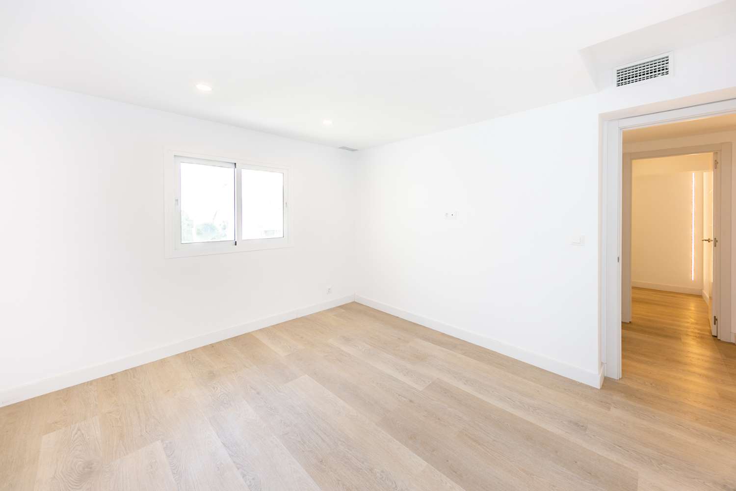 CHALET INDEPENDIENTE COMPLETAMENTE REFORMADO A 7 MINUTOS DE LA PLAYA | TORREBLANCA – FUENGIROLA