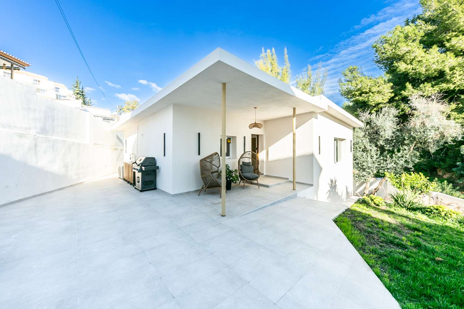 CHALET INDEPENDIENTE COMPLETAMENTE REFORMADO A 7 MINUTOS DE LA PLAYA | TORREBLANCA – FUENGIROLA