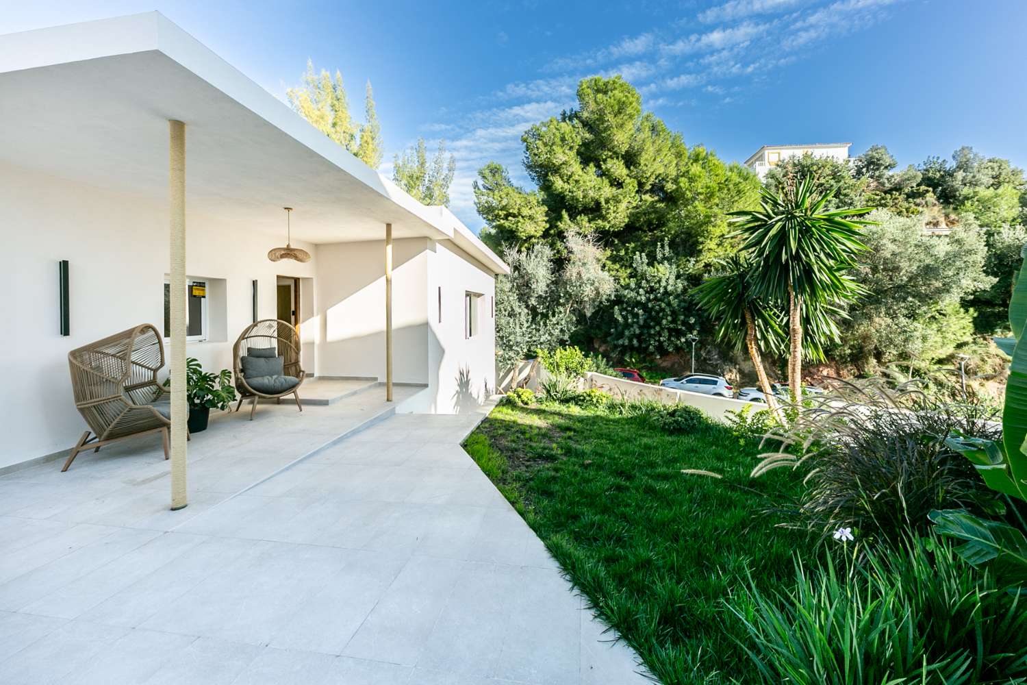 CHALET INDEPENDIENTE COMPLETAMENTE REFORMADO A 7 MINUTOS DE LA PLAYA | TORREBLANCA – FUENGIROLA