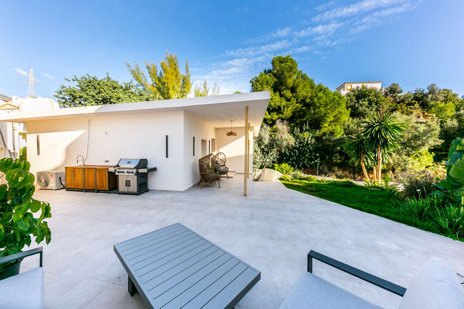 CHALET INDEPENDIENTE COMPLETAMENTE REFORMADO A 7 MINUTOS DE LA PLAYA | TORREBLANCA – FUENGIROLA