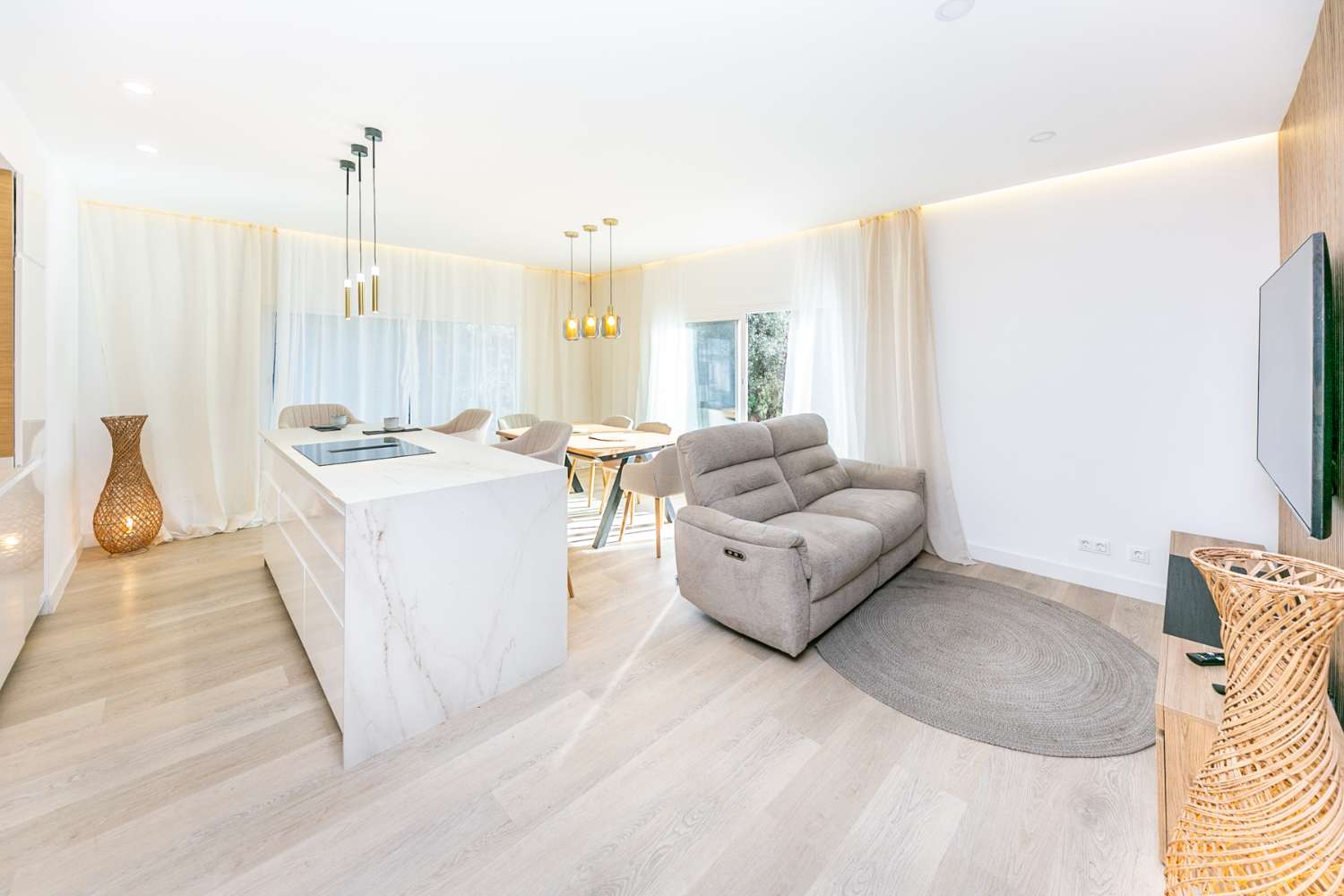 CHALET INDEPENDIENTE COMPLETAMENTE REFORMADO A 7 MINUTOS DE LA PLAYA | TORREBLANCA – FUENGIROLA