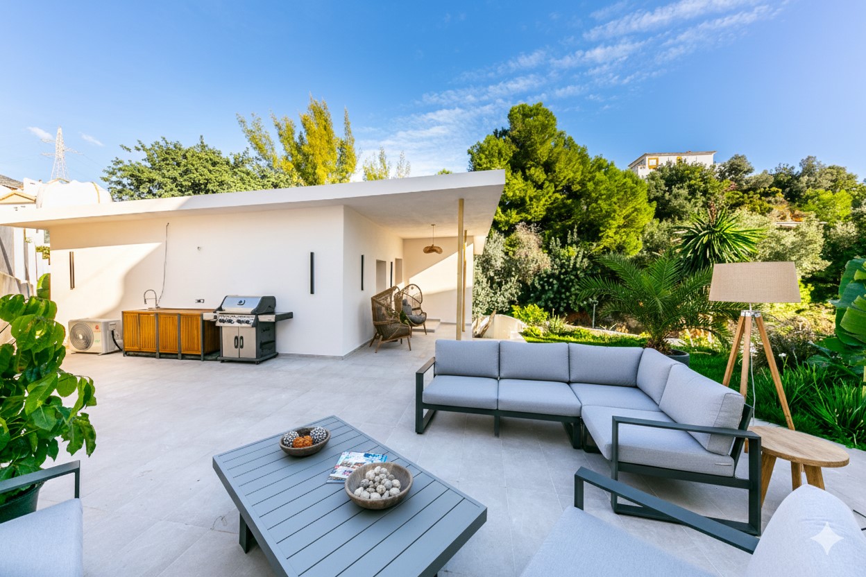 CHALET INDEPENDIENTE COMPLETAMENTE REFORMADO A 7 MINUTOS DE LA PLAYA | TORREBLANCA – FUENGIROLA
