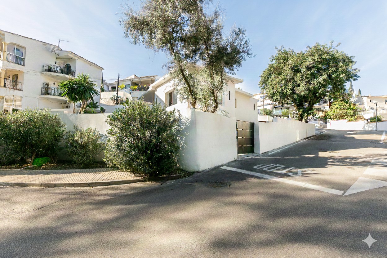 CHALET INDEPENDIENTE COMPLETAMENTE REFORMADO A 7 MINUTOS DE LA PLAYA | TORREBLANCA – FUENGIROLA