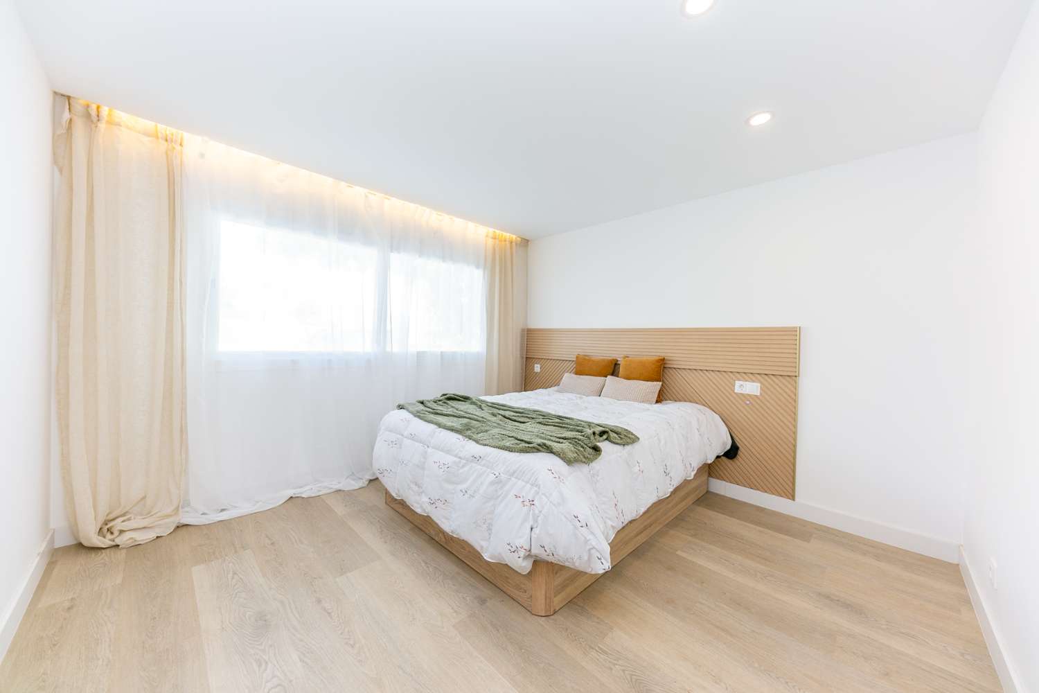 CHALET INDEPENDIENTE COMPLETAMENTE REFORMADO A 7 MINUTOS DE LA PLAYA | TORREBLANCA – FUENGIROLA