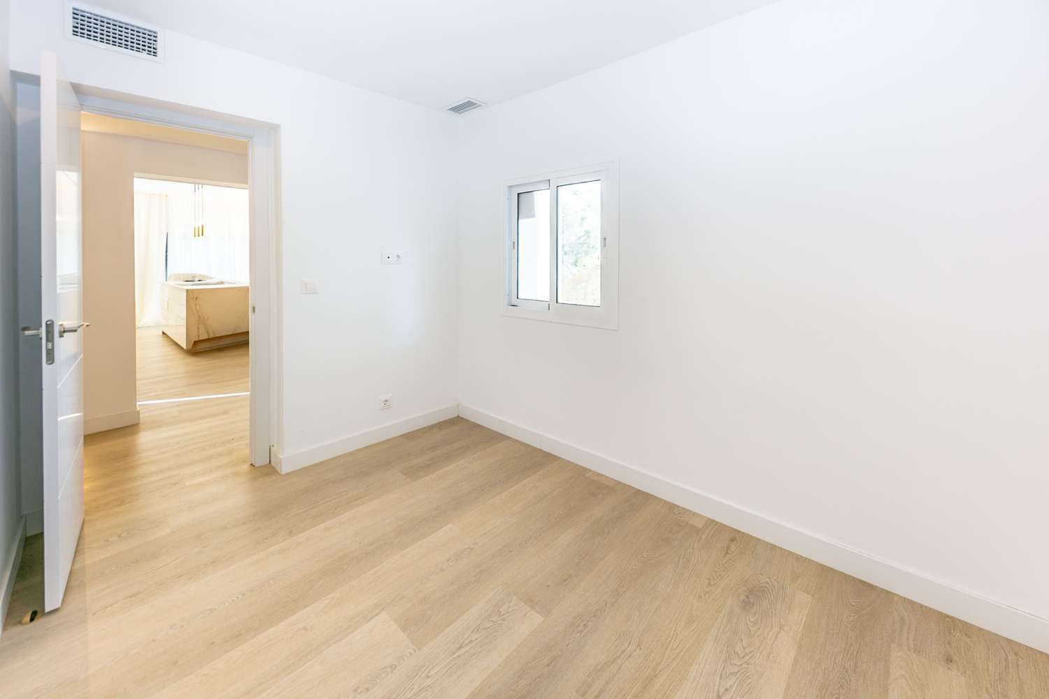 CHALET INDEPENDIENTE COMPLETAMENTE REFORMADO A 7 MINUTOS DE LA PLAYA | TORREBLANCA – FUENGIROLA