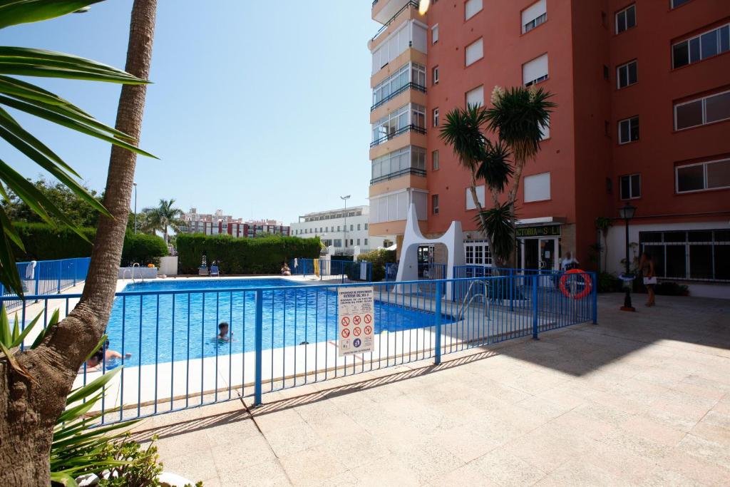 APARTAMENTO CON TERRAZA Y VISTAS AL MAR EN TORREMOLINOS CENTRO