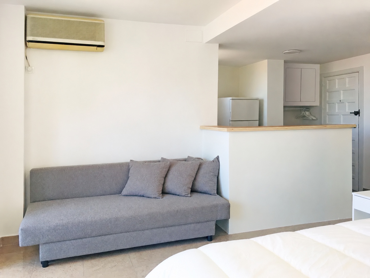 ESTUDIO REFORMADO CON PISCINA EN TORREMOLINOS