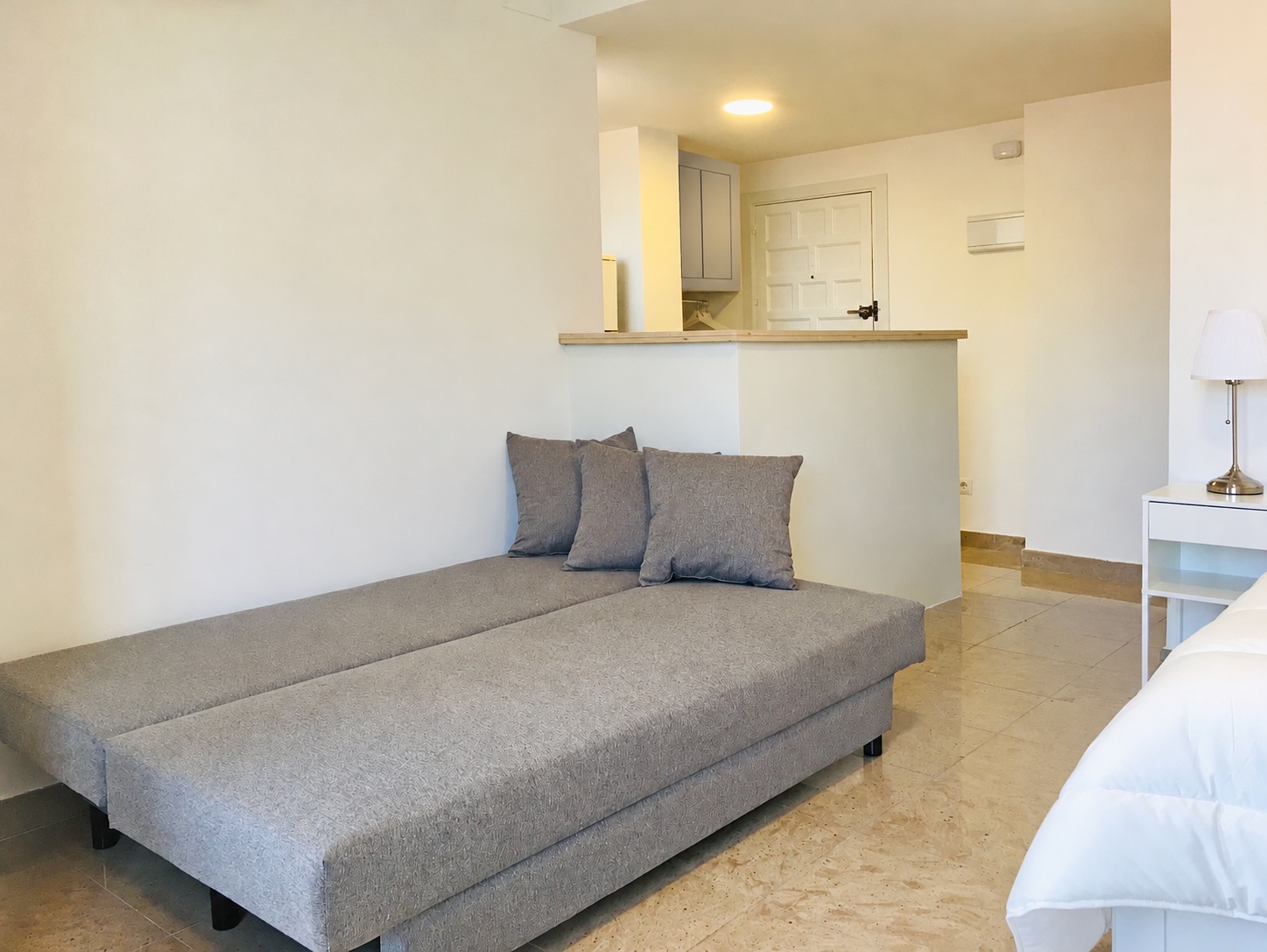 ESTUDIO REFORMADO CON PISCINA EN TORREMOLINOS