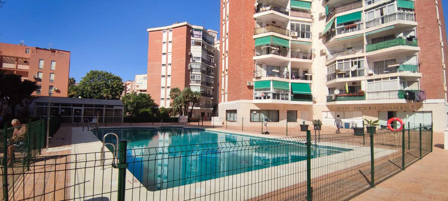 ESTUDIO REFORMADO CON PISCINA EN TORREMOLINOS