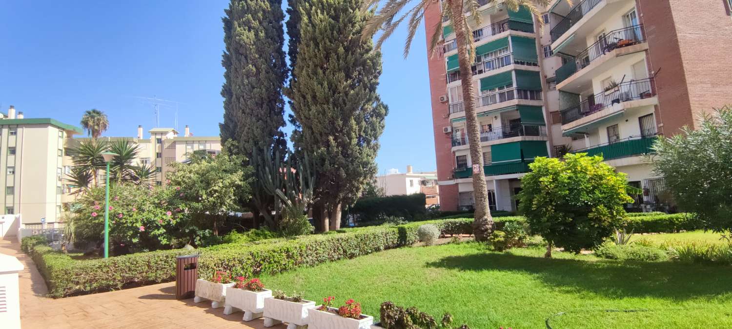 ESTUDIO REFORMADO CON PISCINA EN TORREMOLINOS