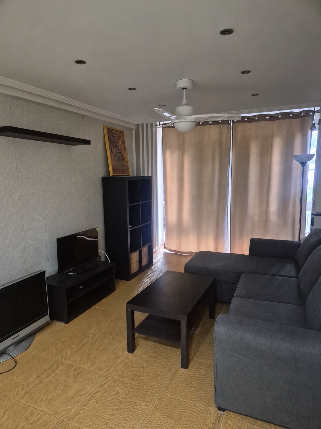 PISO TOTALMENTE REFORMADO CON TERRAZA EN CIUDAD JARDÍN – MÁLAGA  92 m² construidos | 79 m² útiles | 3 dormitorios | Terraza | Ascensor  Si buscas una vivie
