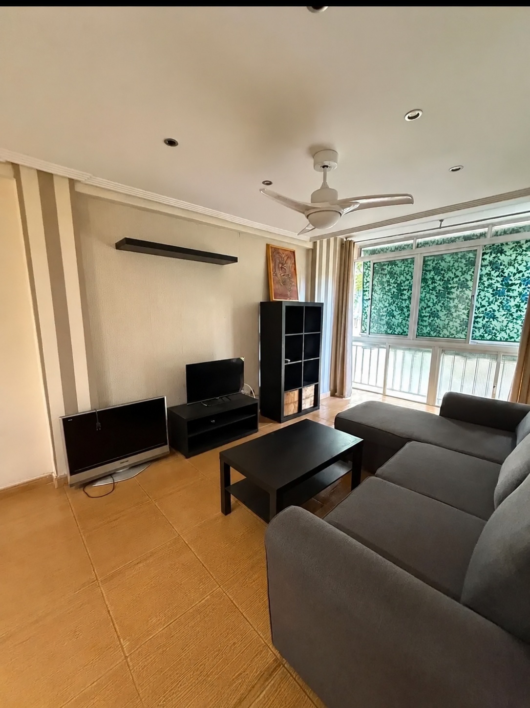 PISO TOTALMENTE REFORMADO CON TERRAZA EN CIUDAD JARDÍN – MÁLAGA  92 m² construidos | 79 m² útiles | 3 dormitorios | Terraza | Ascensor  Si buscas una vivie