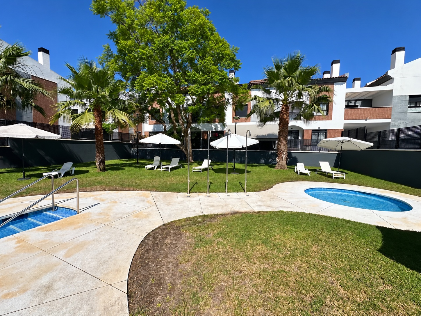VIVIENDA UNIFAMILIAR CON TERRAZAS, SÓTANO Y DOS PLAZAS DE GARAJE EN CHURRIANA – MÁLAGA