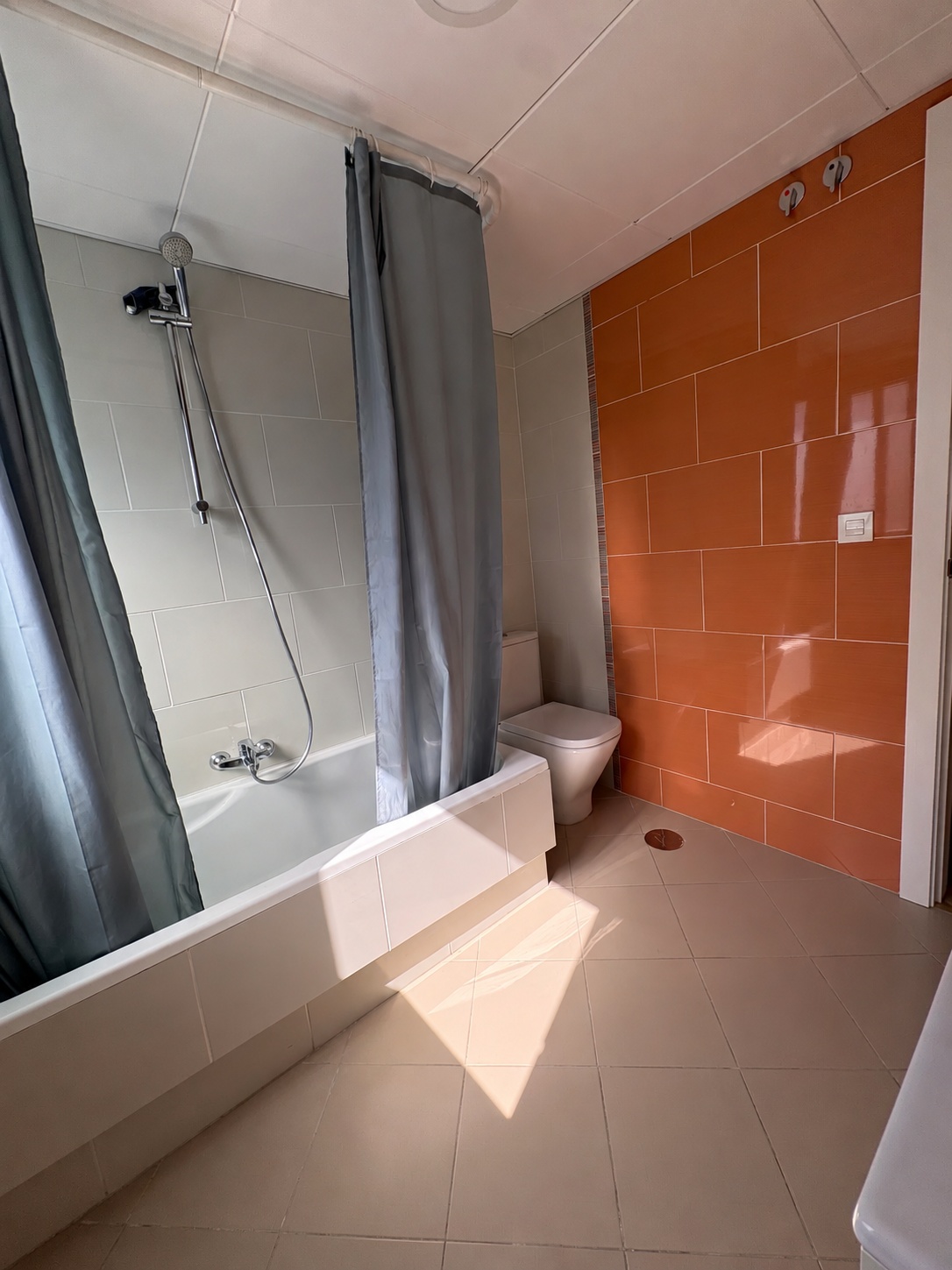 VIVIENDA UNIFAMILIAR CON TERRAZAS, SÓTANO Y DOS PLAZAS DE GARAJE EN CHURRIANA – MÁLAGA