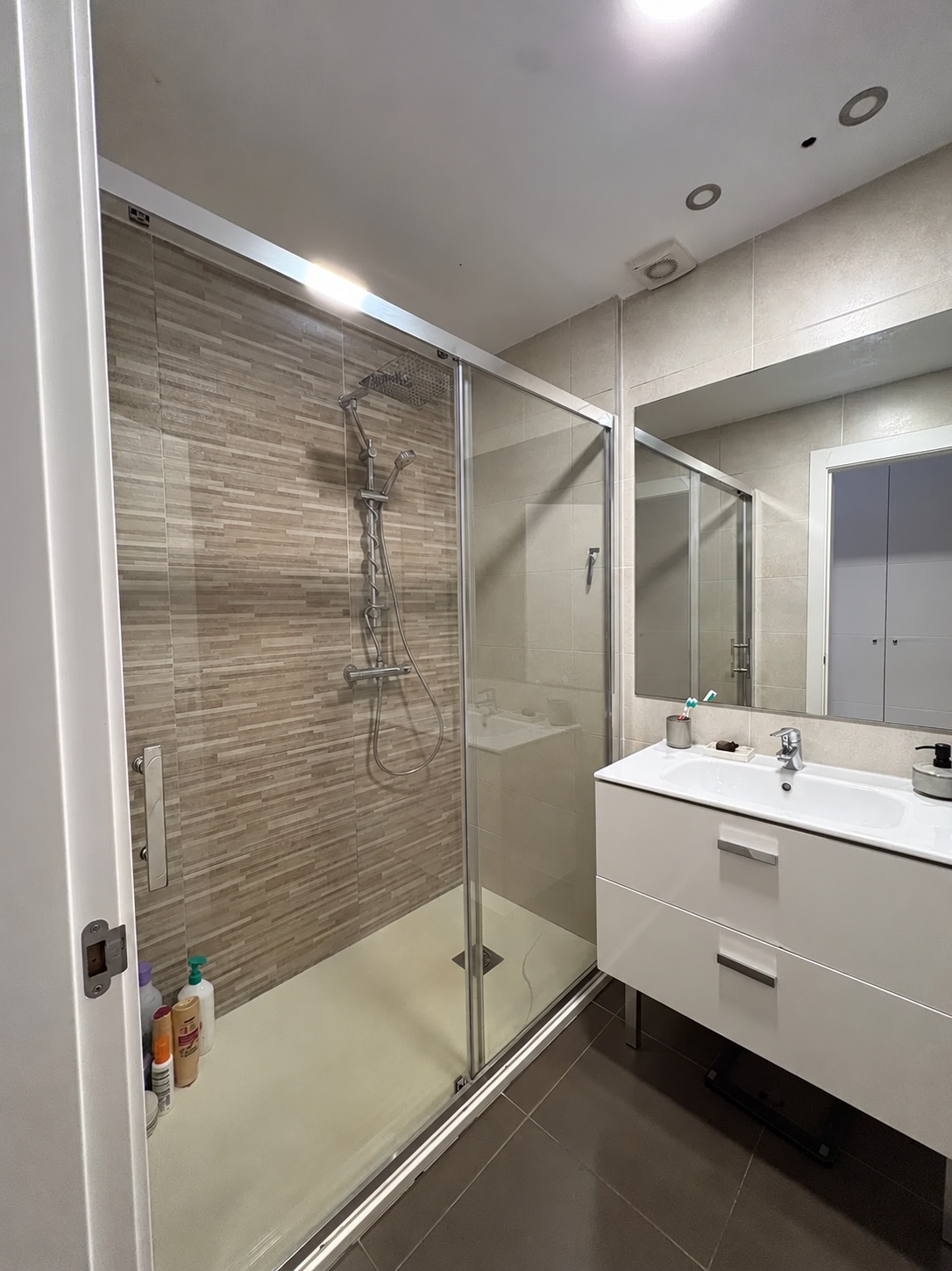 VIVIENDA UNIFAMILIAR CON TERRAZAS, SÓTANO Y DOS PLAZAS DE GARAJE EN CHURRIANA – MÁLAGA