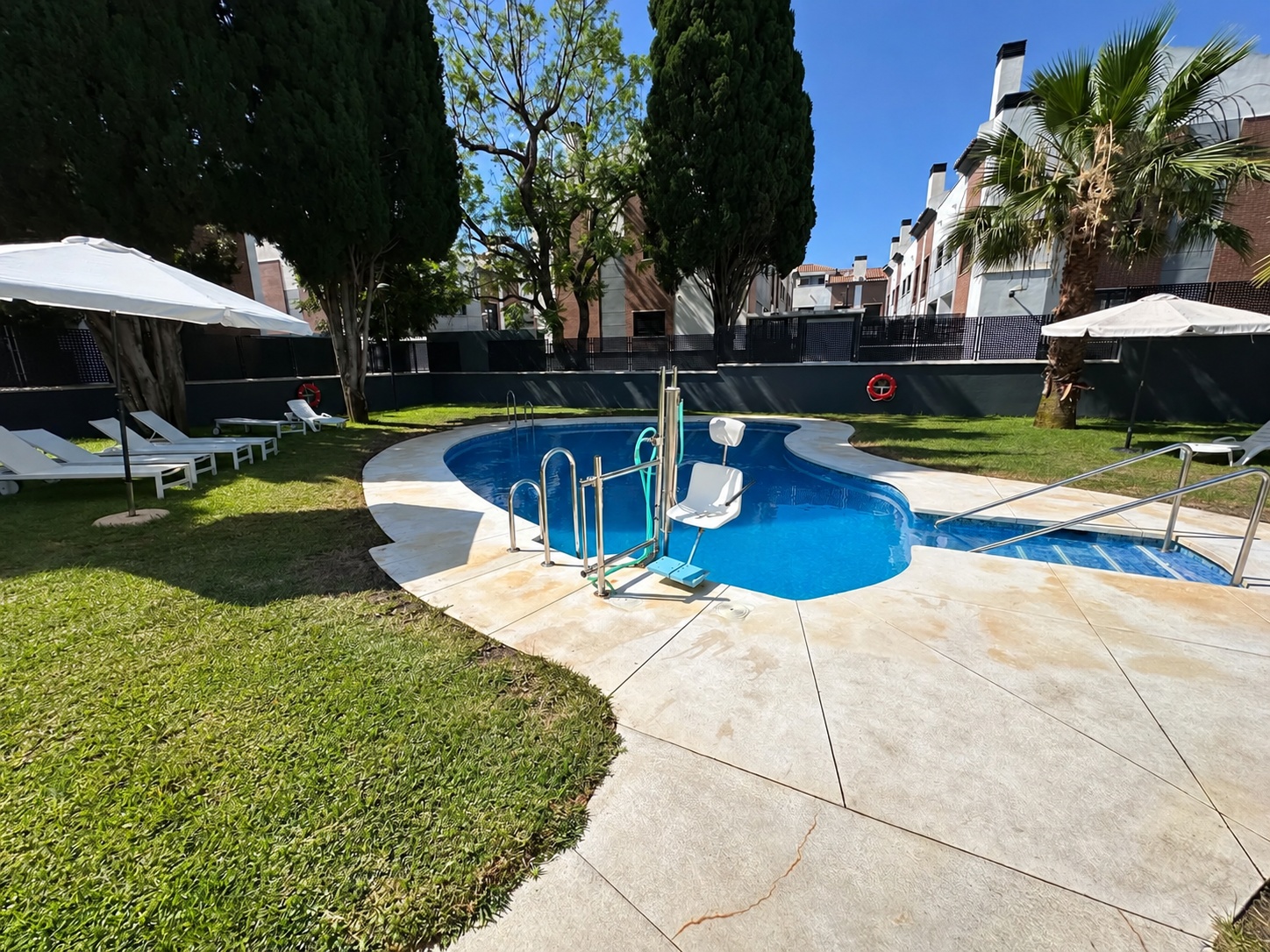 VIVIENDA UNIFAMILIAR CON TERRAZAS, SÓTANO Y DOS PLAZAS DE GARAJE EN CHURRIANA – MÁLAGA