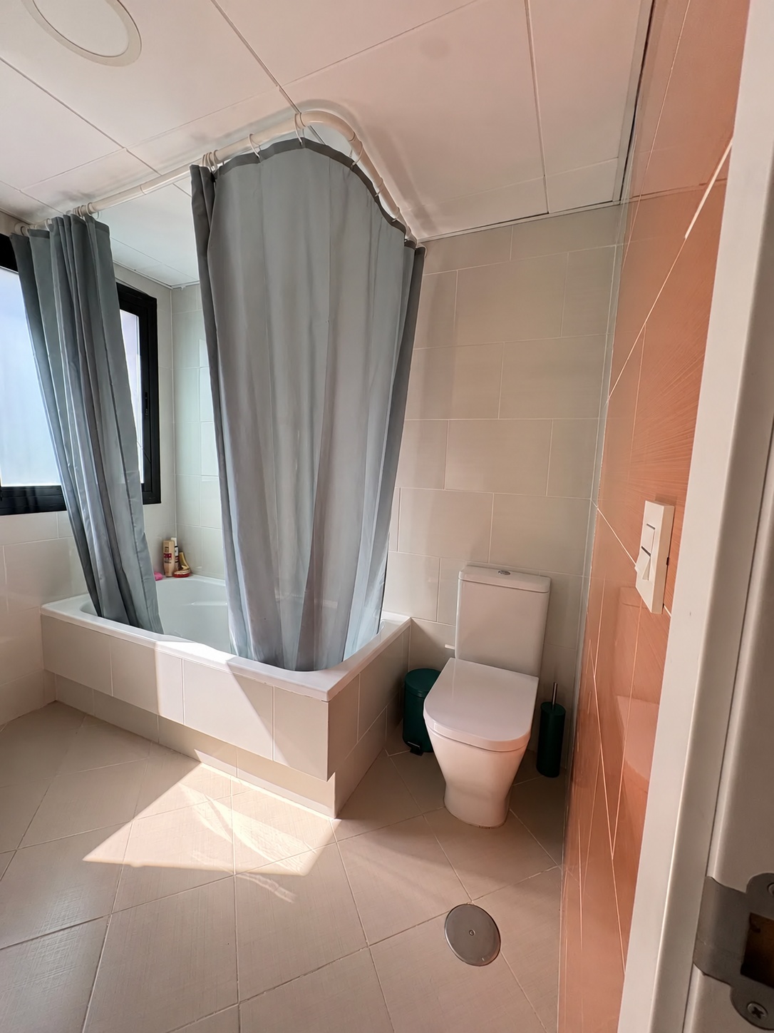 VIVIENDA UNIFAMILIAR CON TERRAZAS, SÓTANO Y DOS PLAZAS DE GARAJE EN CHURRIANA – MÁLAGA