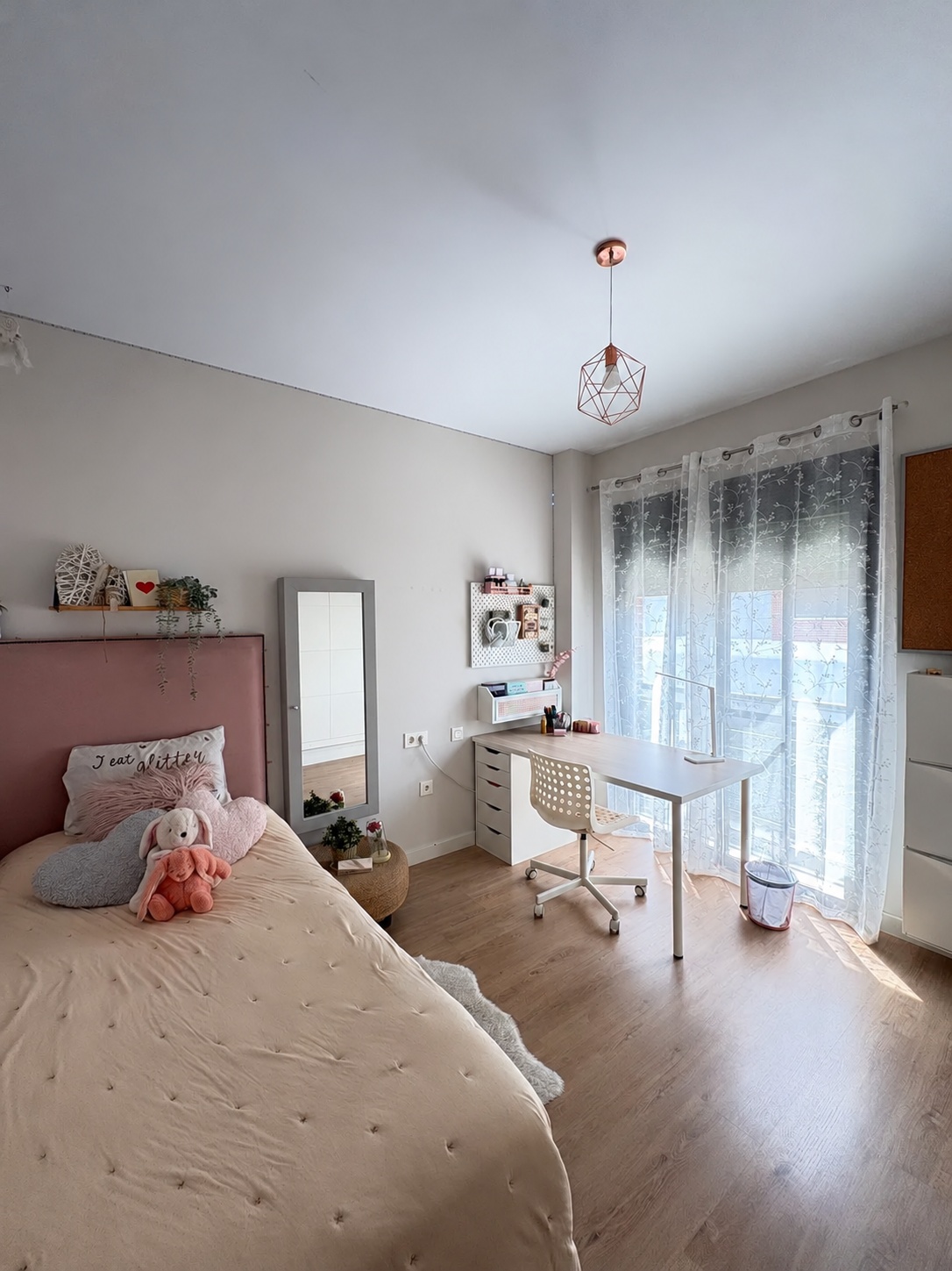 VIVIENDA UNIFAMILIAR CON TERRAZAS, SÓTANO Y DOS PLAZAS DE GARAJE EN CHURRIANA – MÁLAGA