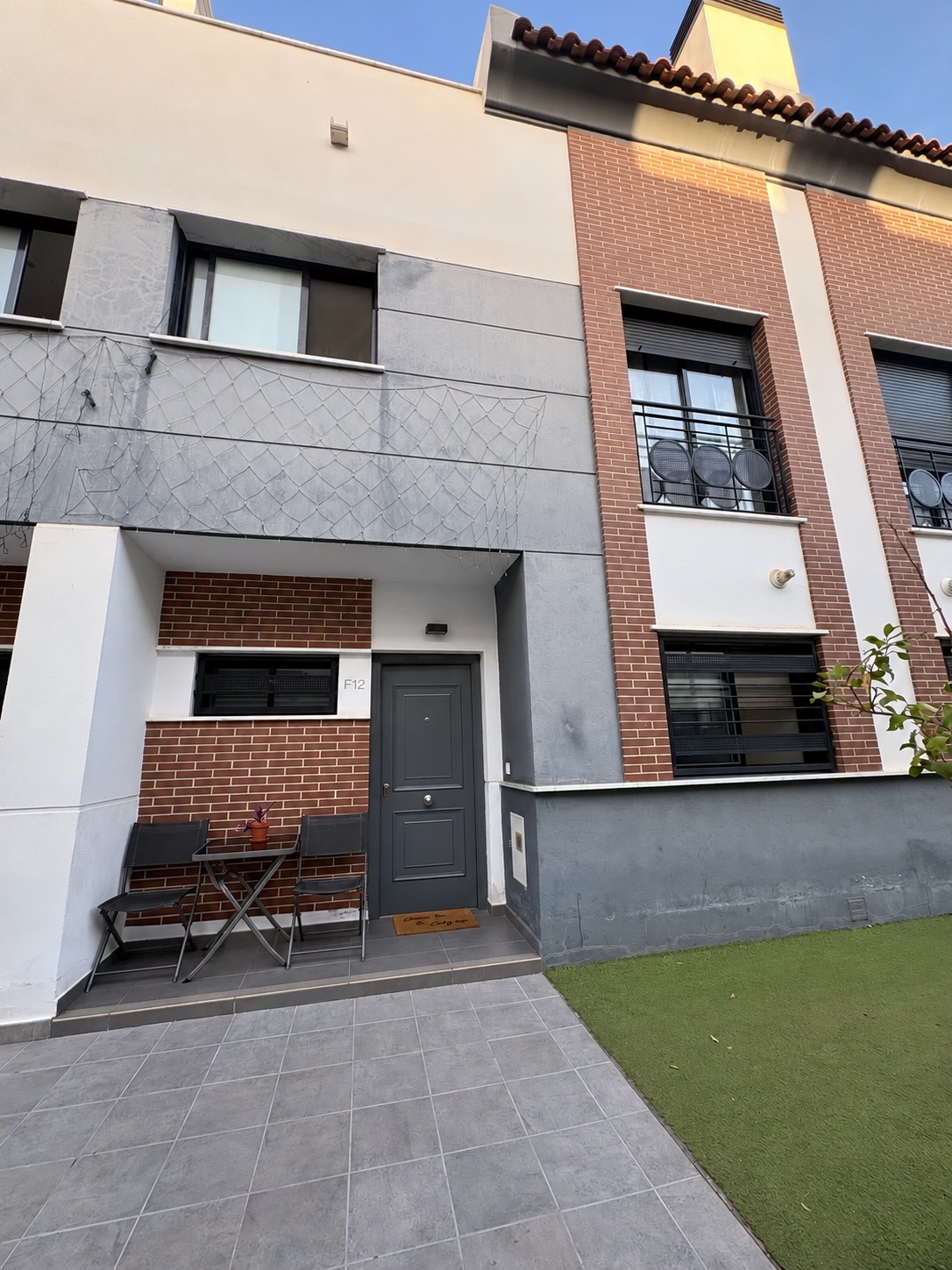 VIVIENDA UNIFAMILIAR CON TERRAZAS, SÓTANO Y DOS PLAZAS DE GARAJE EN CHURRIANA – MÁLAGA