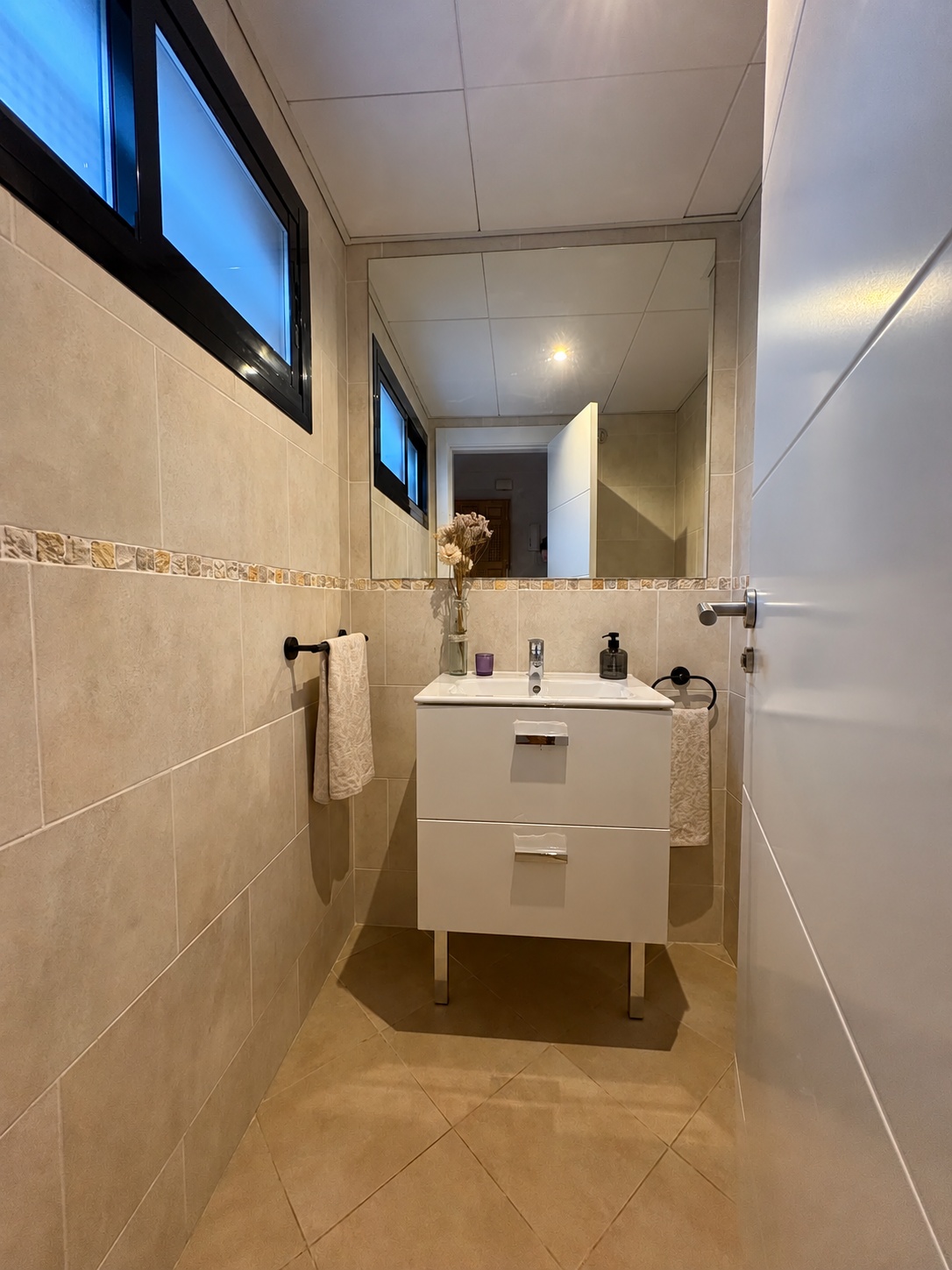 VIVIENDA UNIFAMILIAR CON TERRAZAS, SÓTANO Y DOS PLAZAS DE GARAJE EN CHURRIANA – MÁLAGA