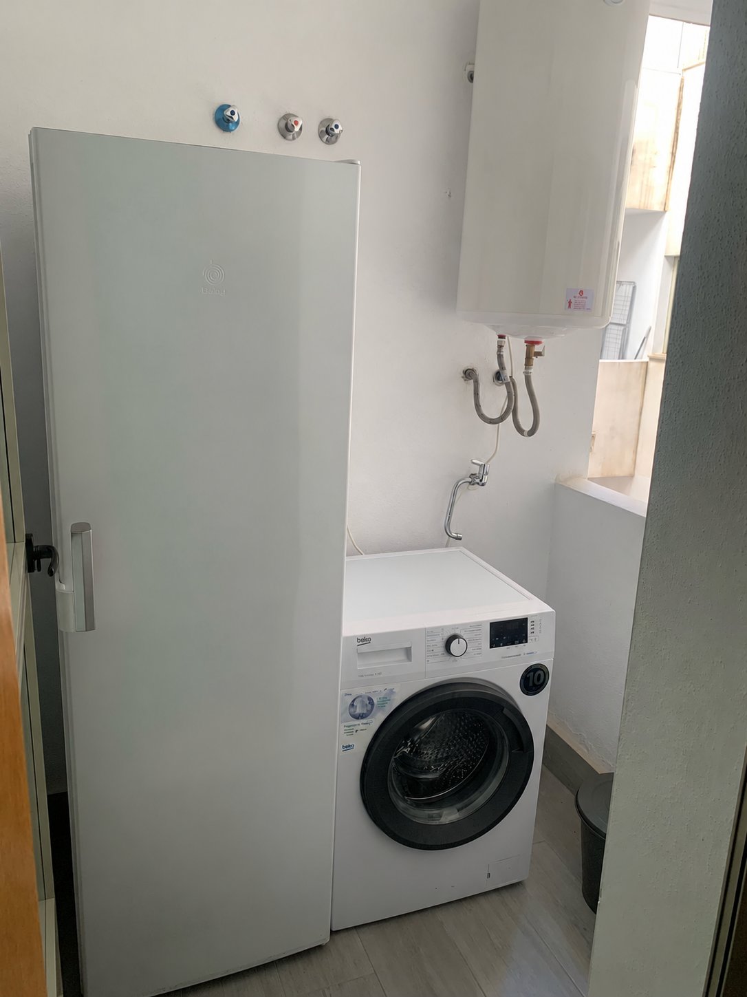AMPLIO PISO CON GRAN TERRAZA, DOS GARAJES Y TRASTERO EN LA COLINA – TORREMOLINOS