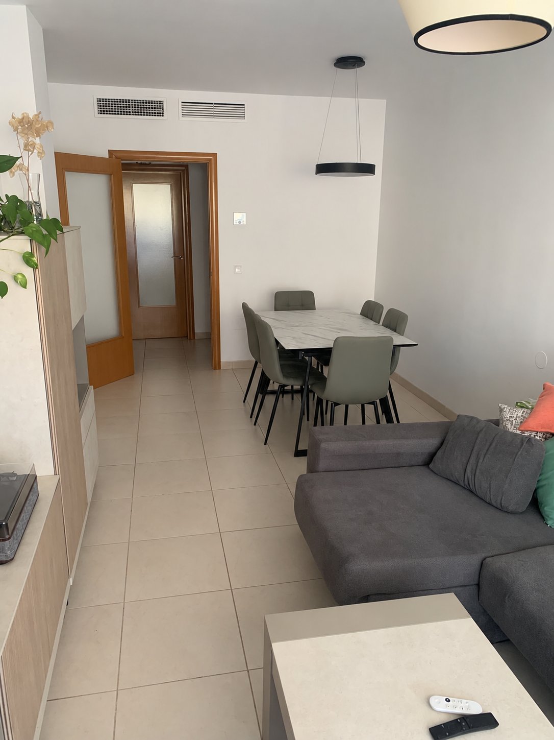AMPLIO PISO CON GRAN TERRAZA, DOS GARAJES Y TRASTERO EN LA COLINA – TORREMOLINOS