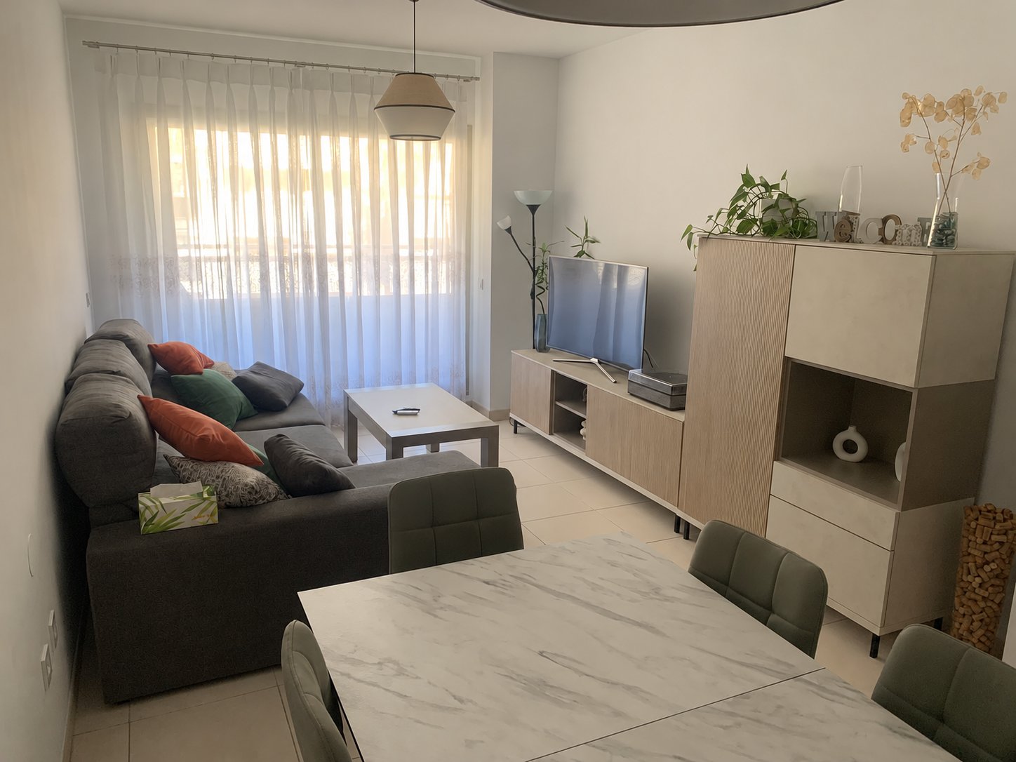 AMPLIO PISO CON GRAN TERRAZA, DOS GARAJES Y TRASTERO EN LA COLINA – TORREMOLINOS