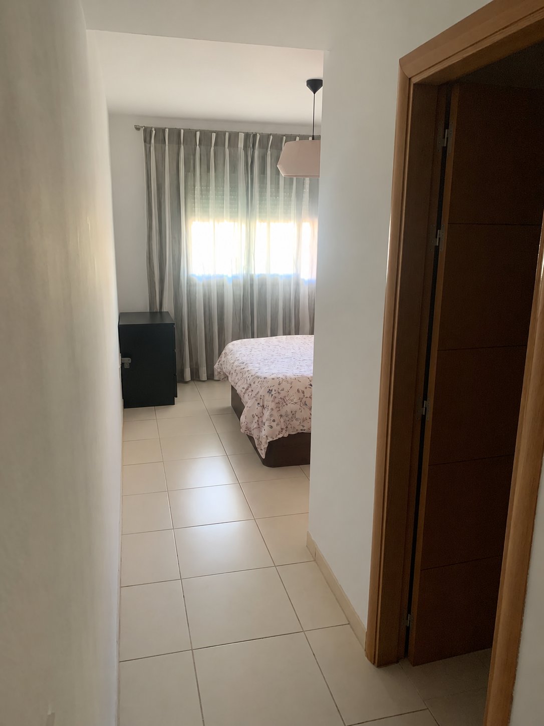 AMPLIO PISO CON GRAN TERRAZA, DOS GARAJES Y TRASTERO EN LA COLINA – TORREMOLINOS
