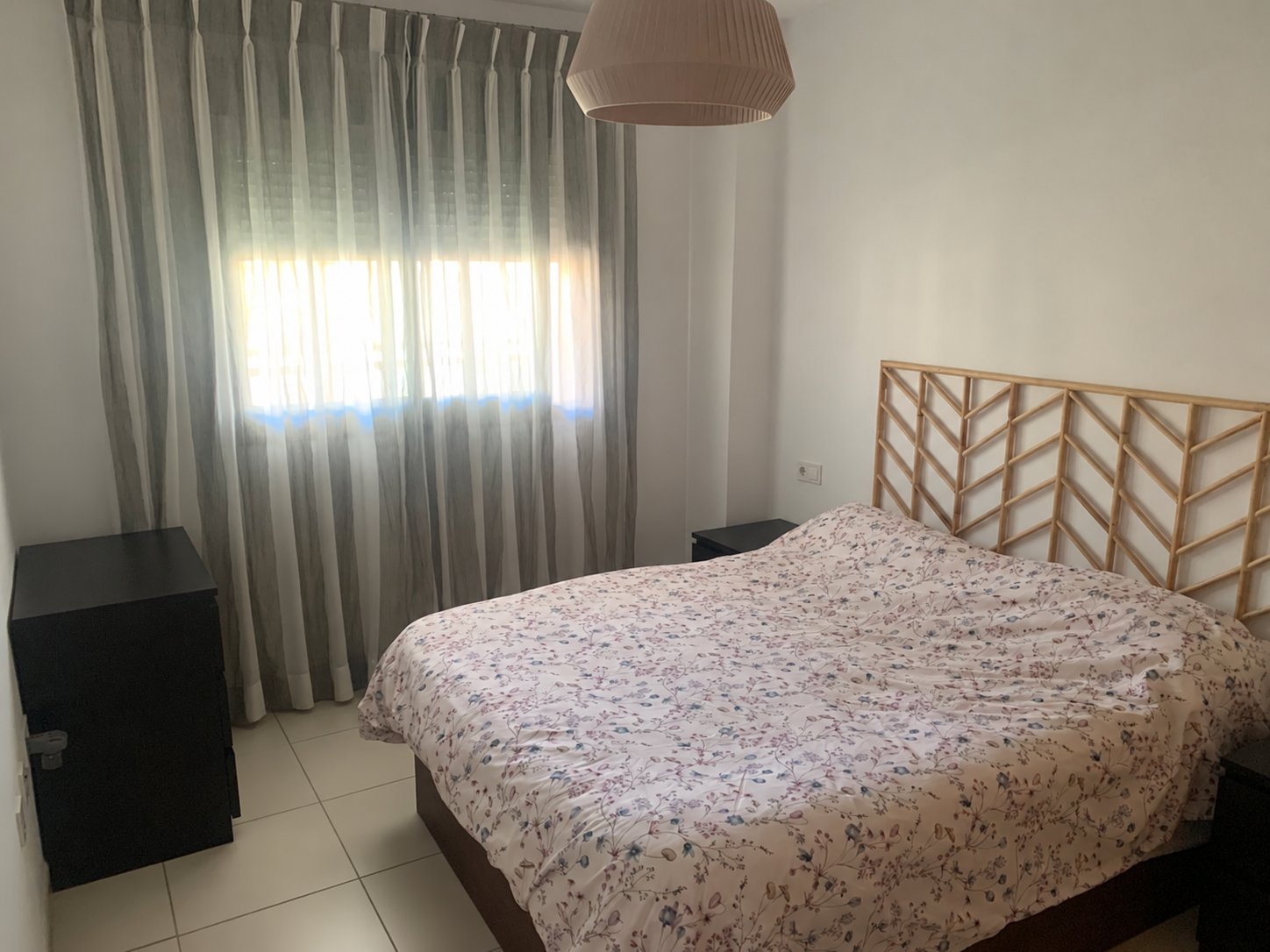 AMPLIO PISO CON GRAN TERRAZA, DOS GARAJES Y TRASTERO EN LA COLINA – TORREMOLINOS