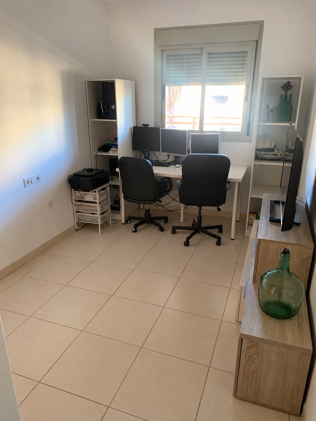 AMPLIO PISO CON GRAN TERRAZA, DOS GARAJES Y TRASTERO EN LA COLINA – TORREMOLINOS