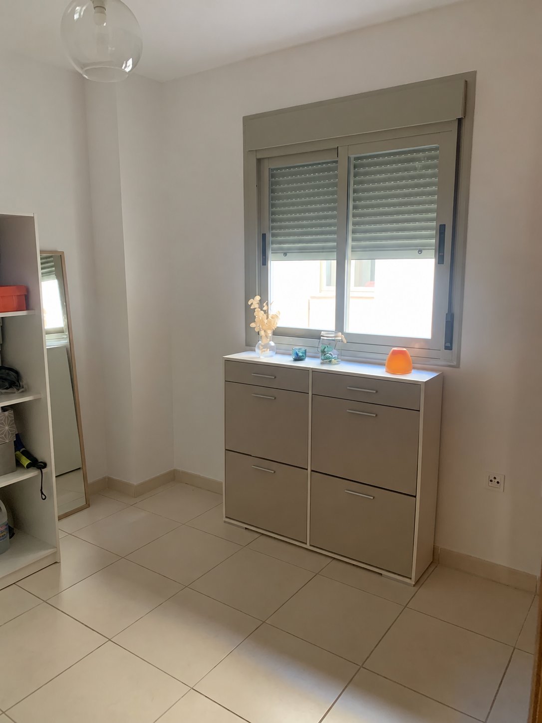 AMPLIO PISO CON GRAN TERRAZA, DOS GARAJES Y TRASTERO EN LA COLINA – TORREMOLINOS